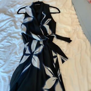 Tahari  V-Neck Sleeveless dress SZ 6